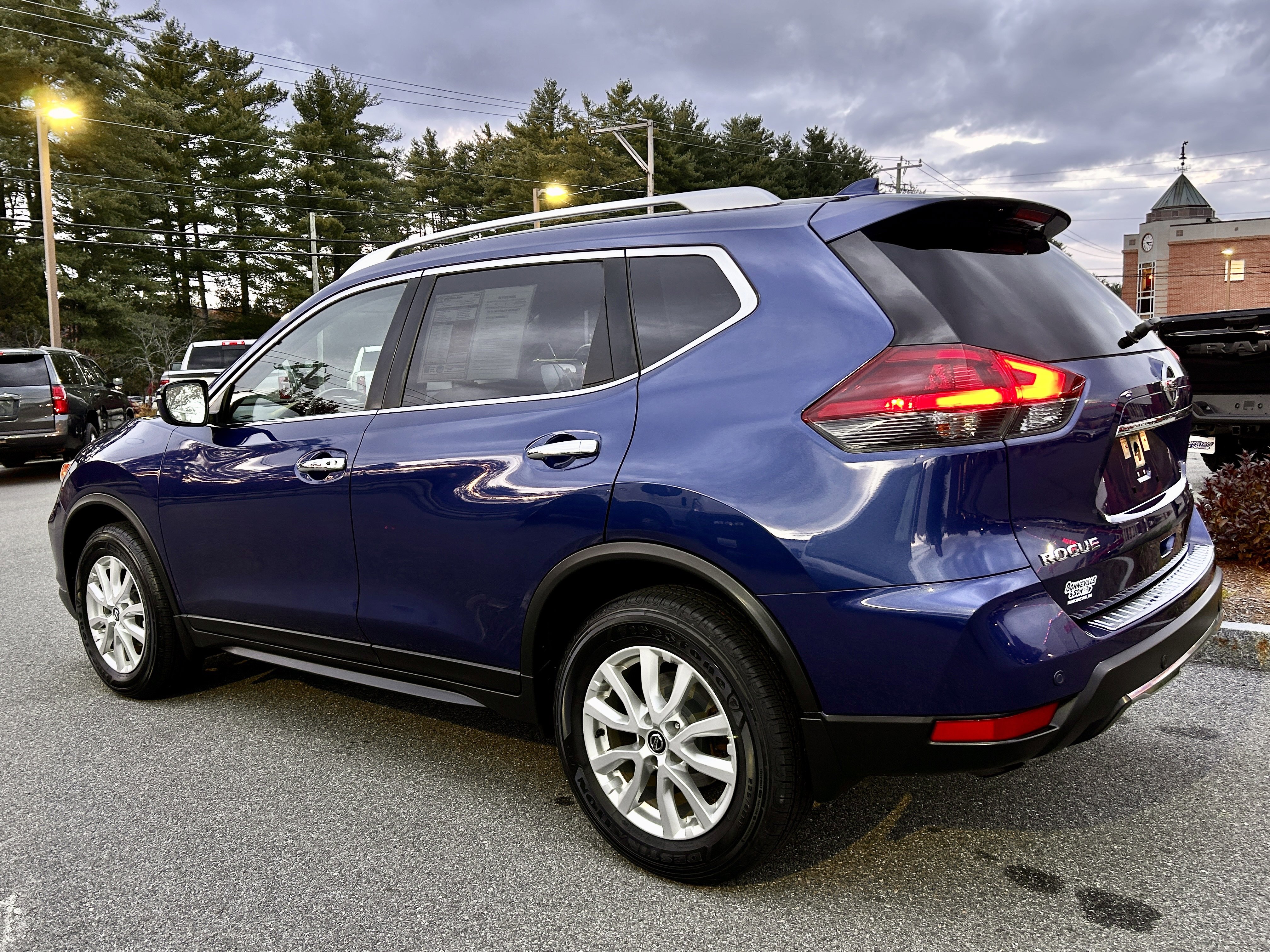 Used 2020 Nissan Rogue SV image 7