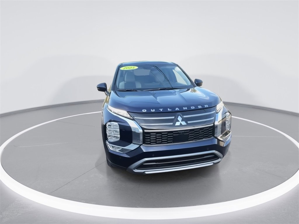 New 2025 Mitsubishi Outlander SE image 3