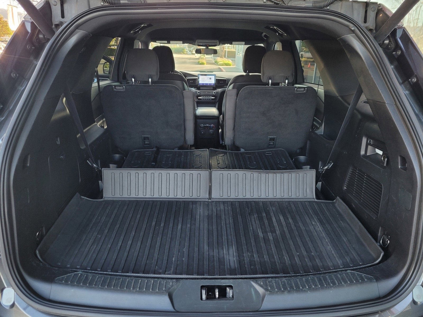 Used 2020 Ford Explorer XLT w/ Comfort Package image 28