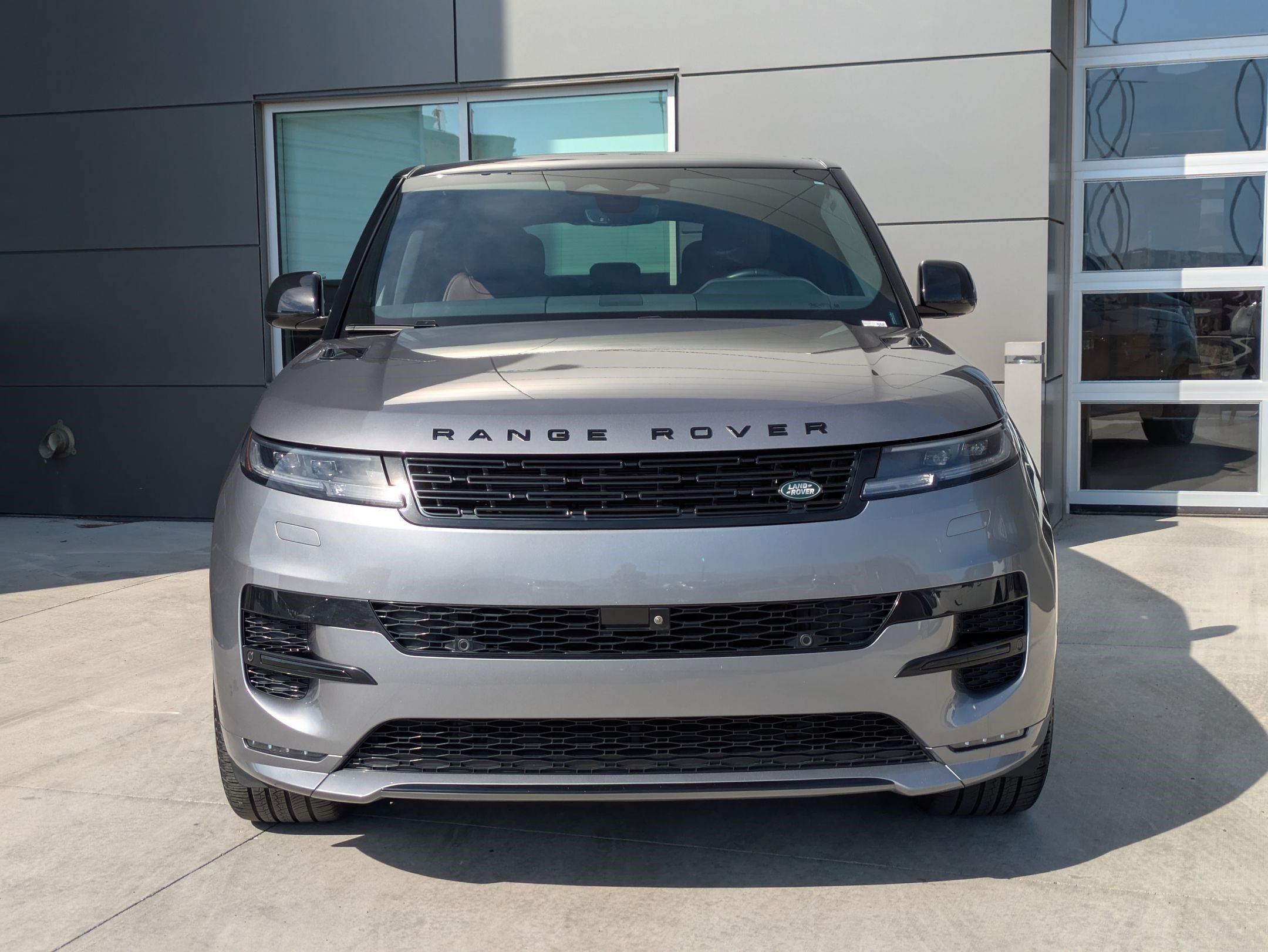 Used 2024 Land Rover Range Rover Sport Dynamic SE image 2