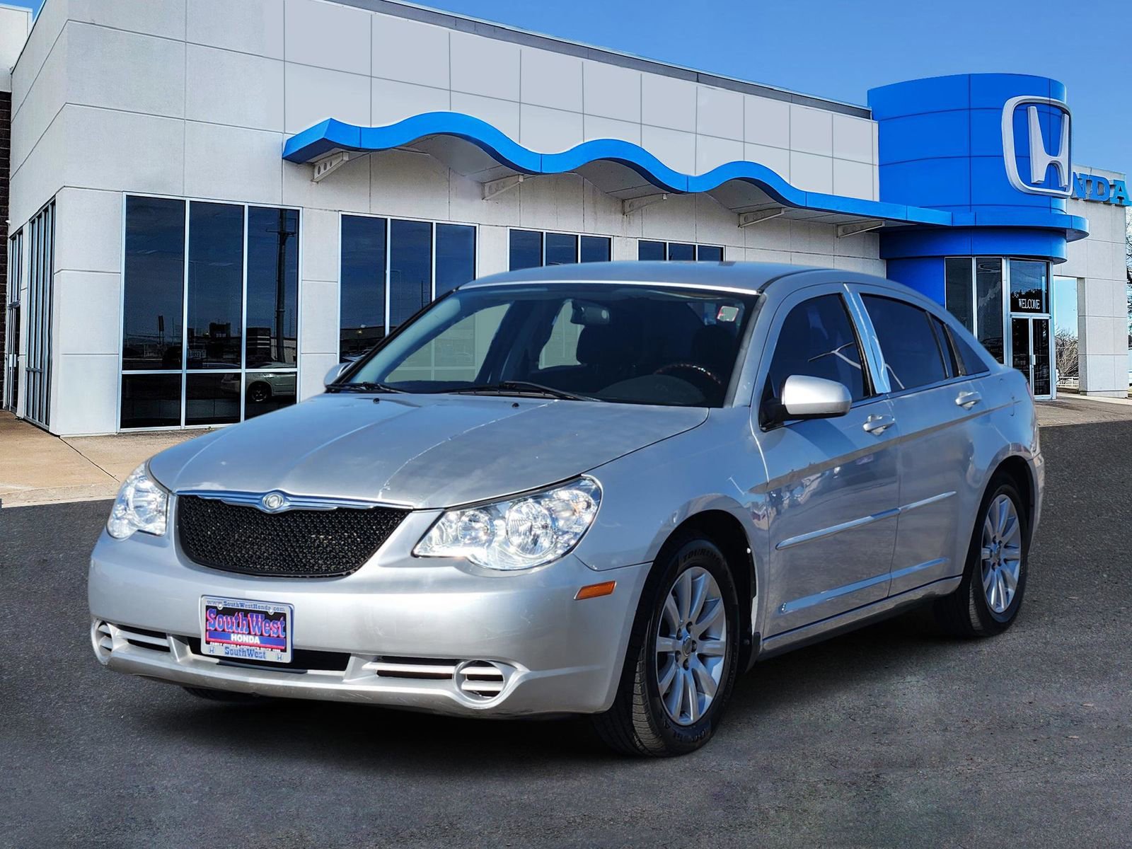 Used 2010 Chrysler Sebring Limited image 2