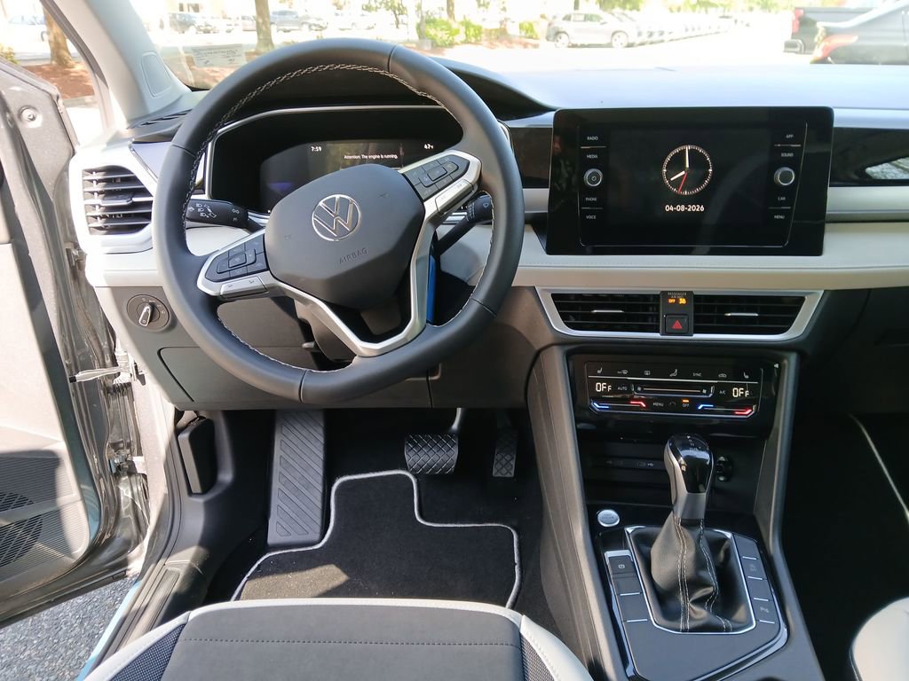 New 2026 Volkswagen Taos SE image 13