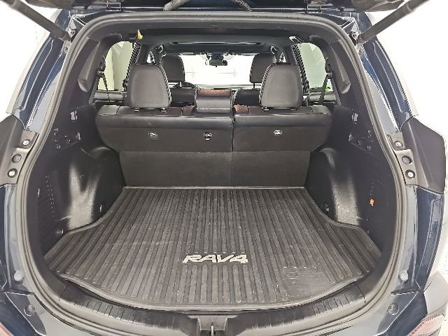 Used 2017 Toyota RAV4 SE AWD/4WD image 31