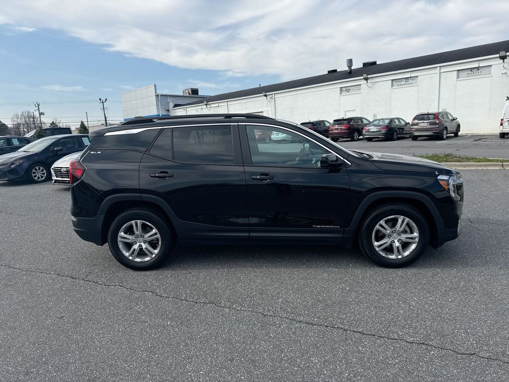 Used 2022 GMC Terrain SLE w/ Driver Convenience Package FWD image 7