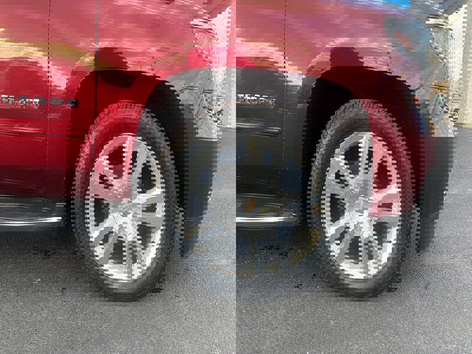 Used 2017 Chevrolet Suburban Premier image 32