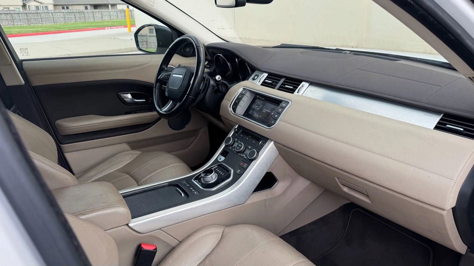 Used 2016 Land Rover Range Rover Evoque SE image 8