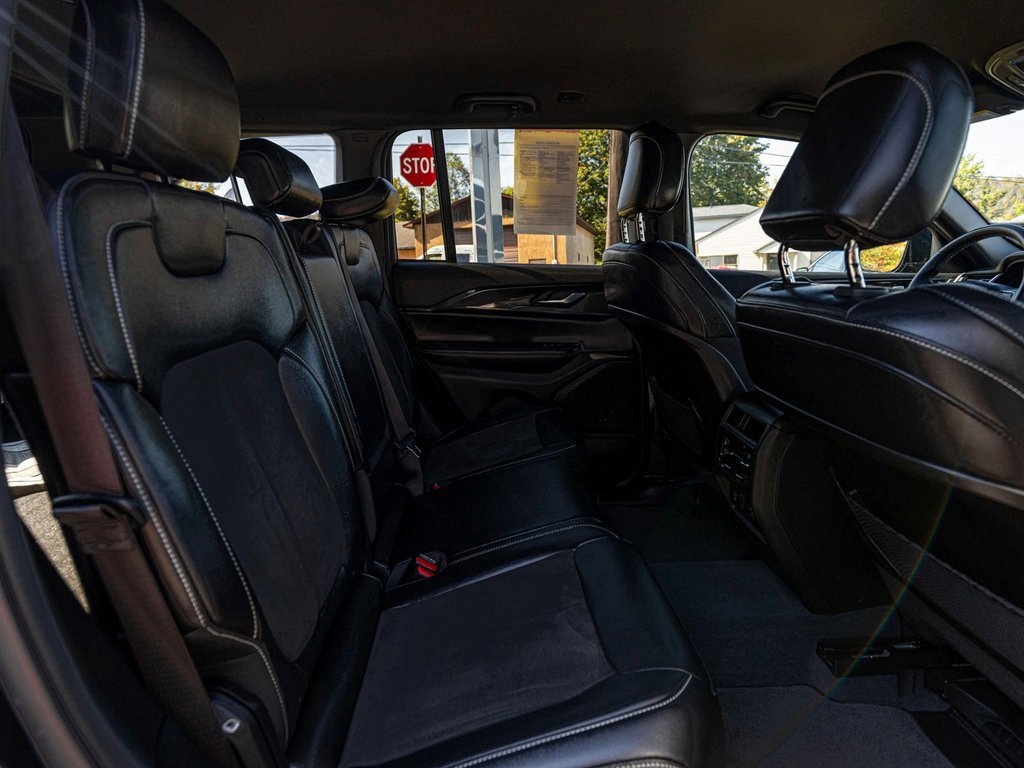 Used 2023 Jeep Grand Cherokee Altitude image 29