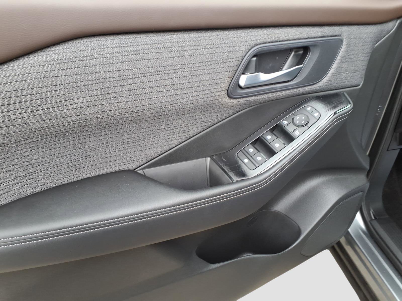 Certified 2023 Nissan Rogue SV image 13