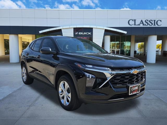 Used 2026 Chevrolet Trax LS FWD image 1