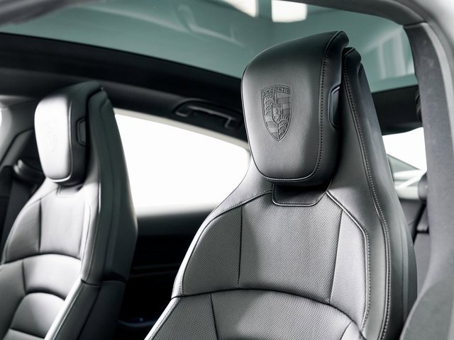 Used 2024 Porsche Taycan image 9