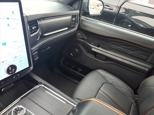 Certified 2024 Ford Expedition Platinum image 23