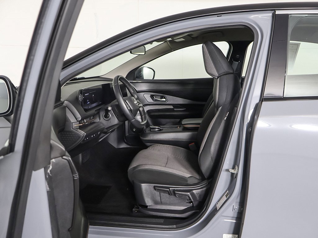Used 2023 Nissan Ariya FWD image 27