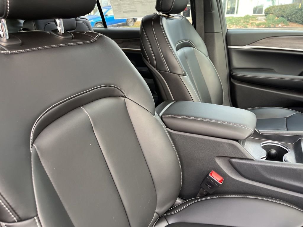 New 2025 Jeep Grand Cherokee L Limited image 41
