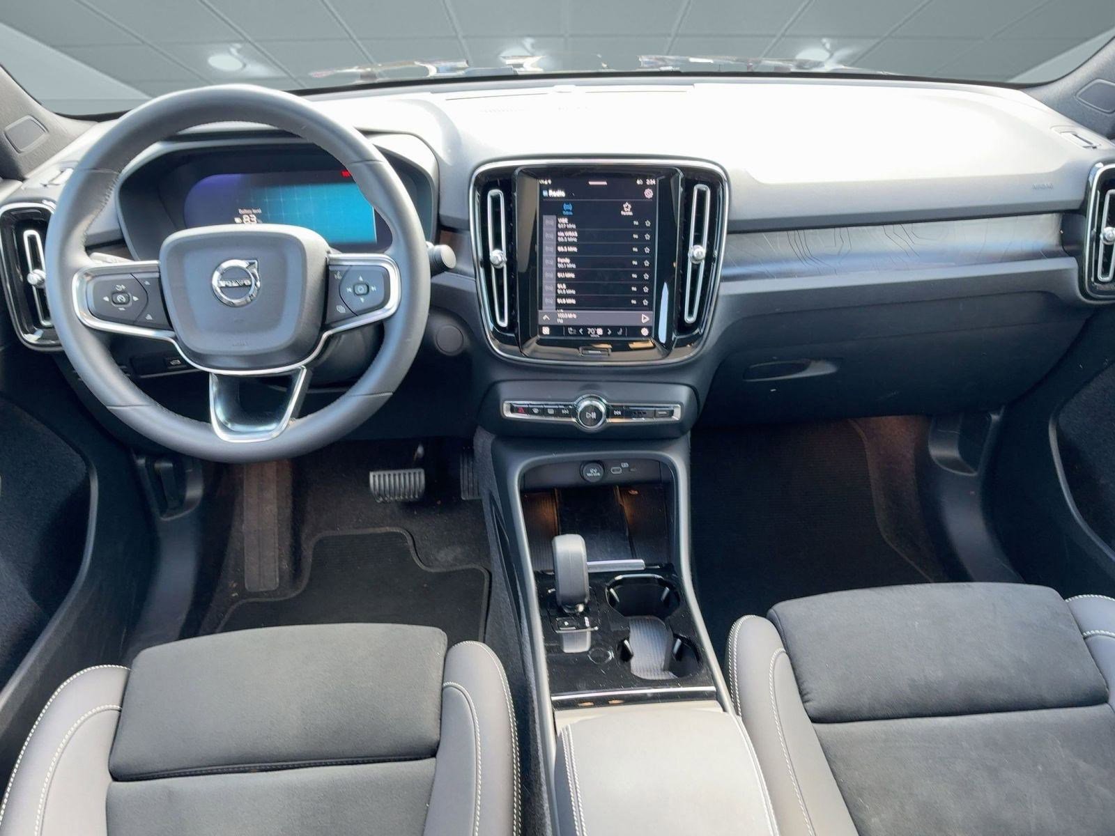 Certified 2025 Volvo EC40 Ultra image 24