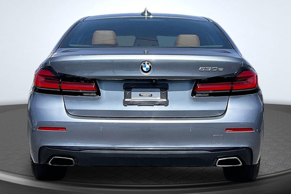 Used 2021 BMW 530e w/ Parking Assistance Package RWD image 4