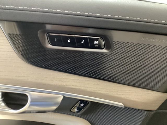 New 2026 Volvo XC90 B6 Plus w/ Protection Package Premier image 17
