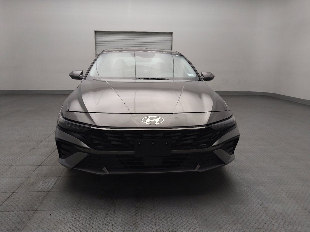 Used 2025 Hyundai Elantra Limited FWD image 14