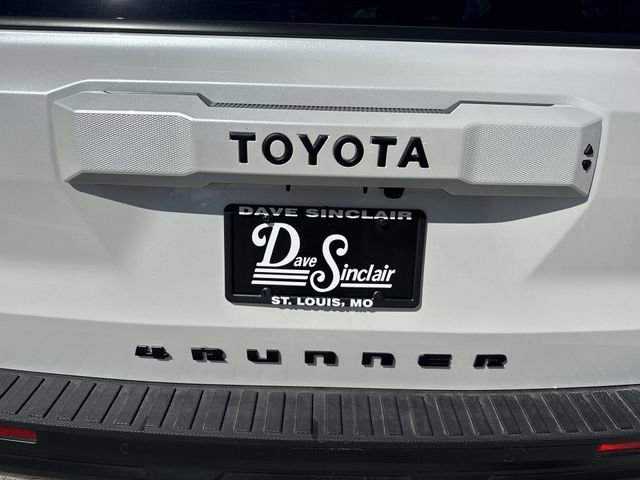 Used 2025 Toyota 4Runner Limited AWD/4WD image 31