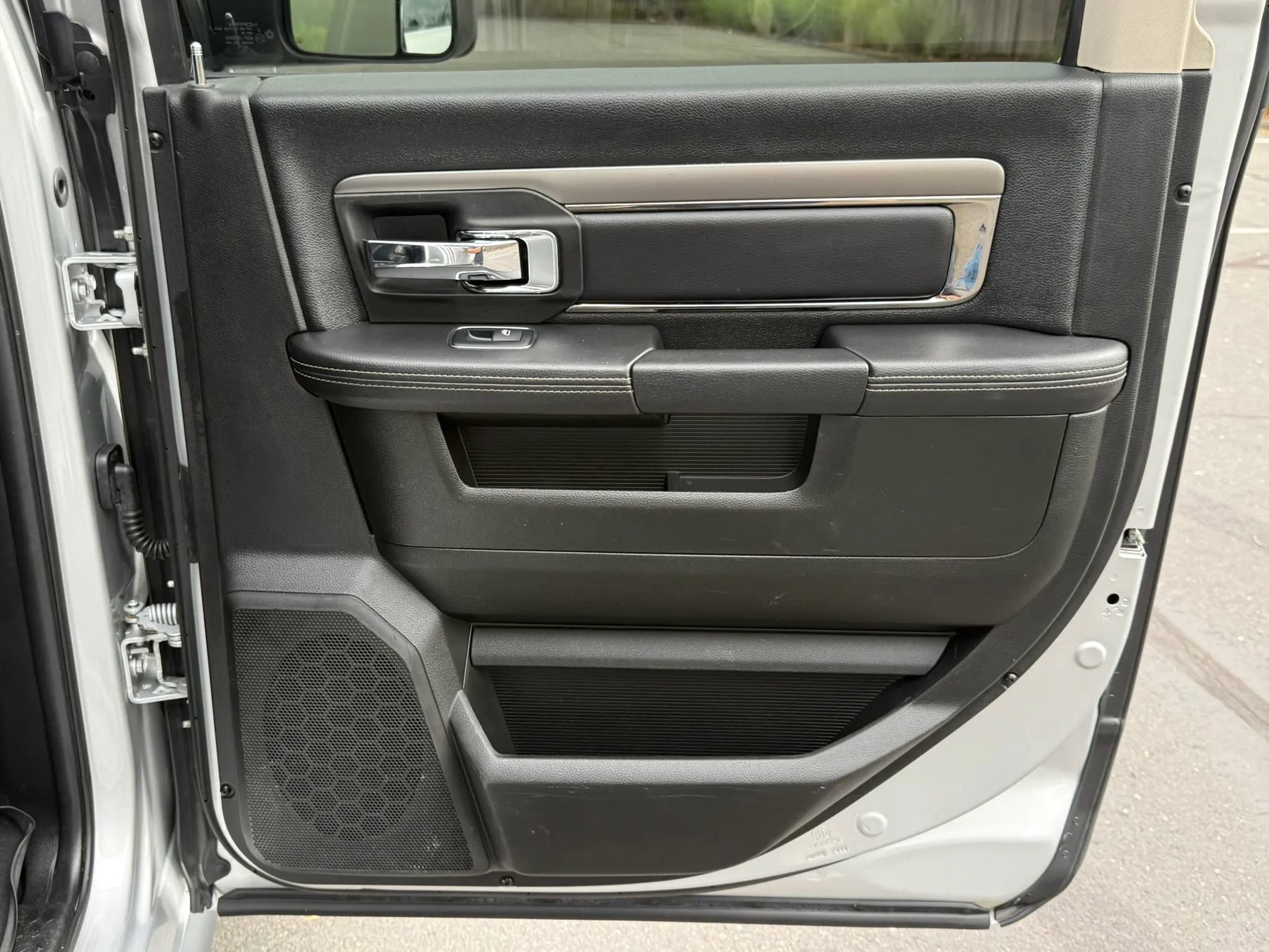 Used 2018 RAM 2500 Laramie w/ Sport Appearance Group AWD/4WD image 31