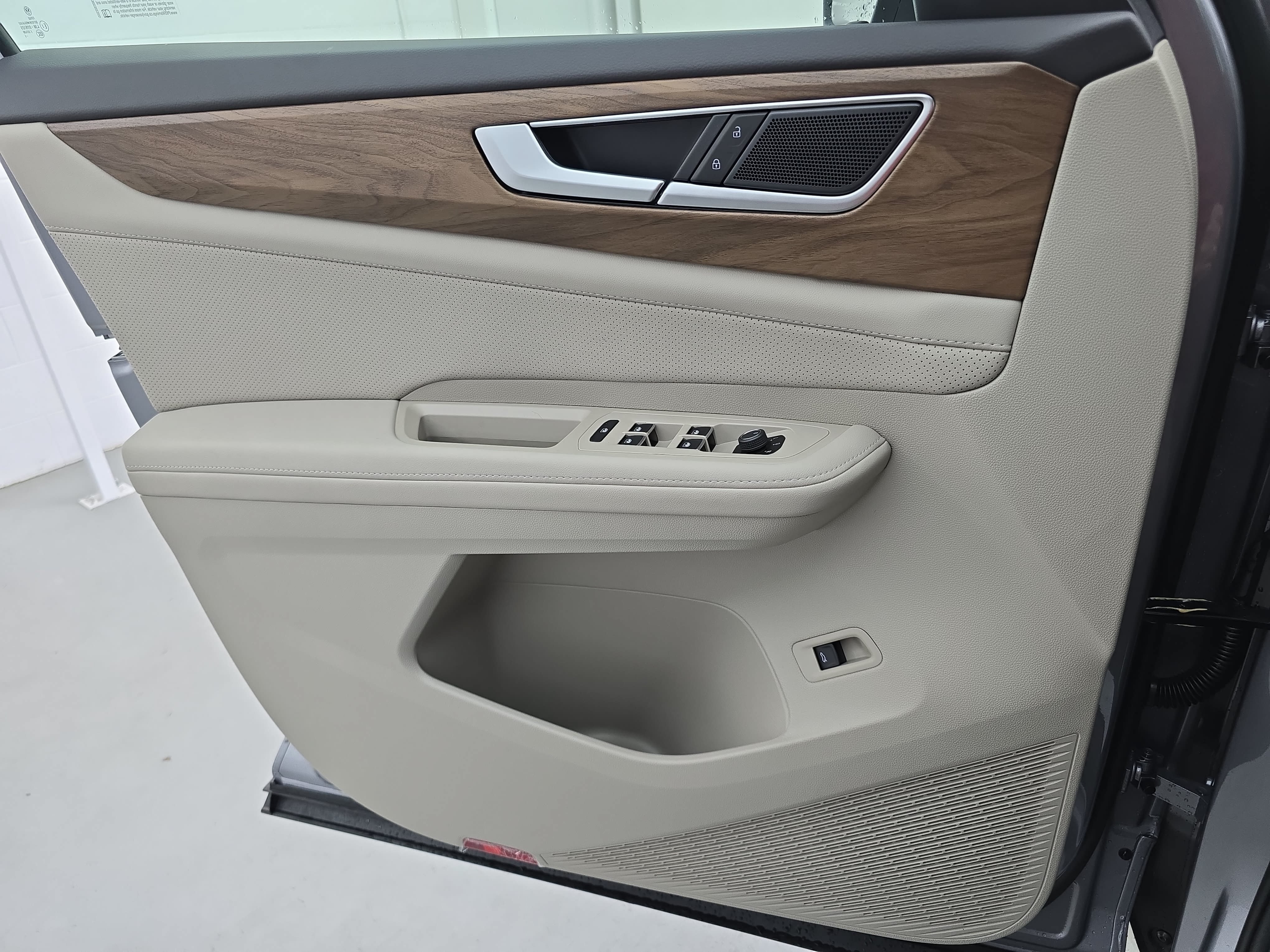 New 2026 Volkswagen Atlas SE FWD image 28