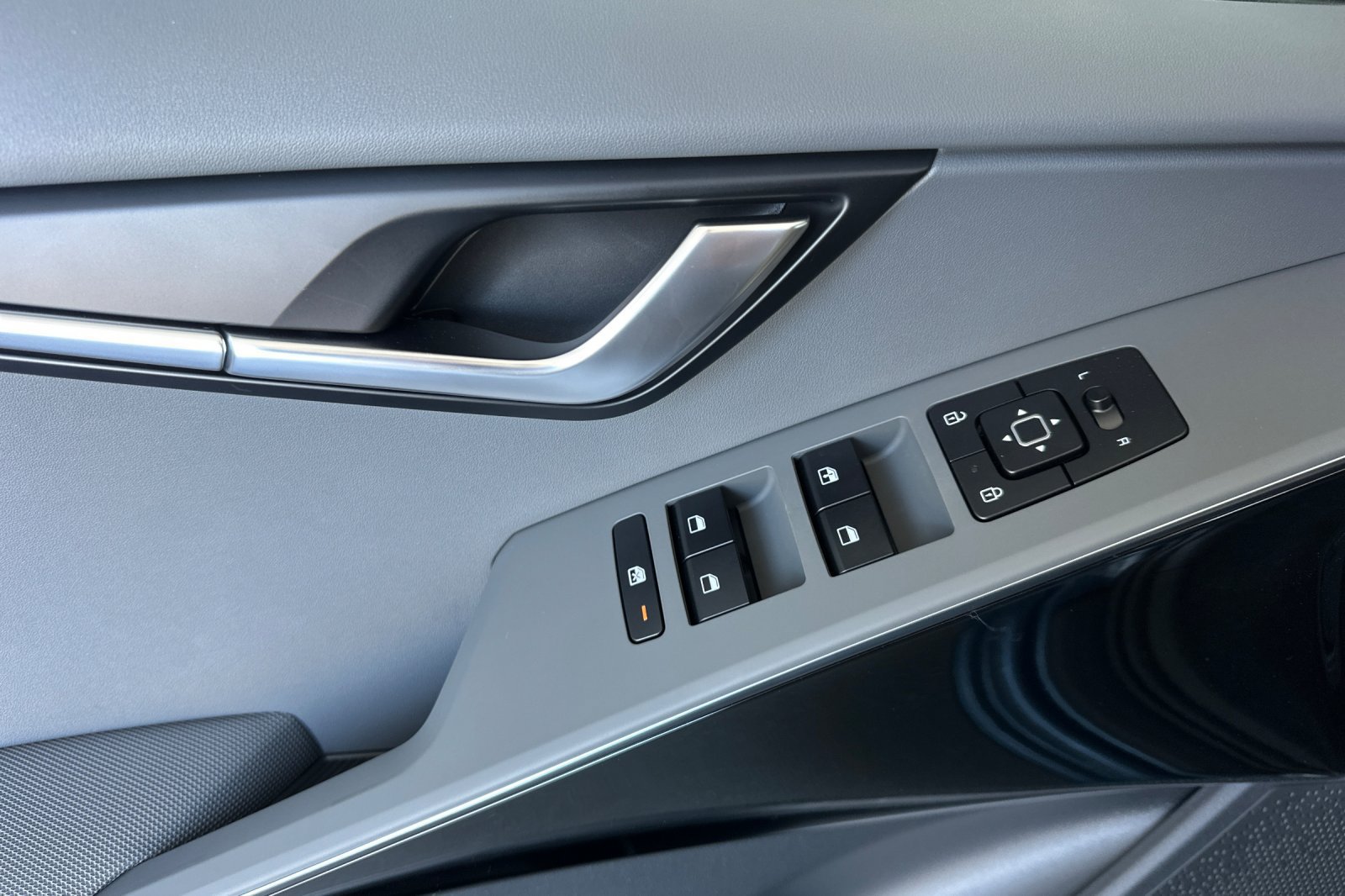 New 2026 Kia Niro EX FWD image 11