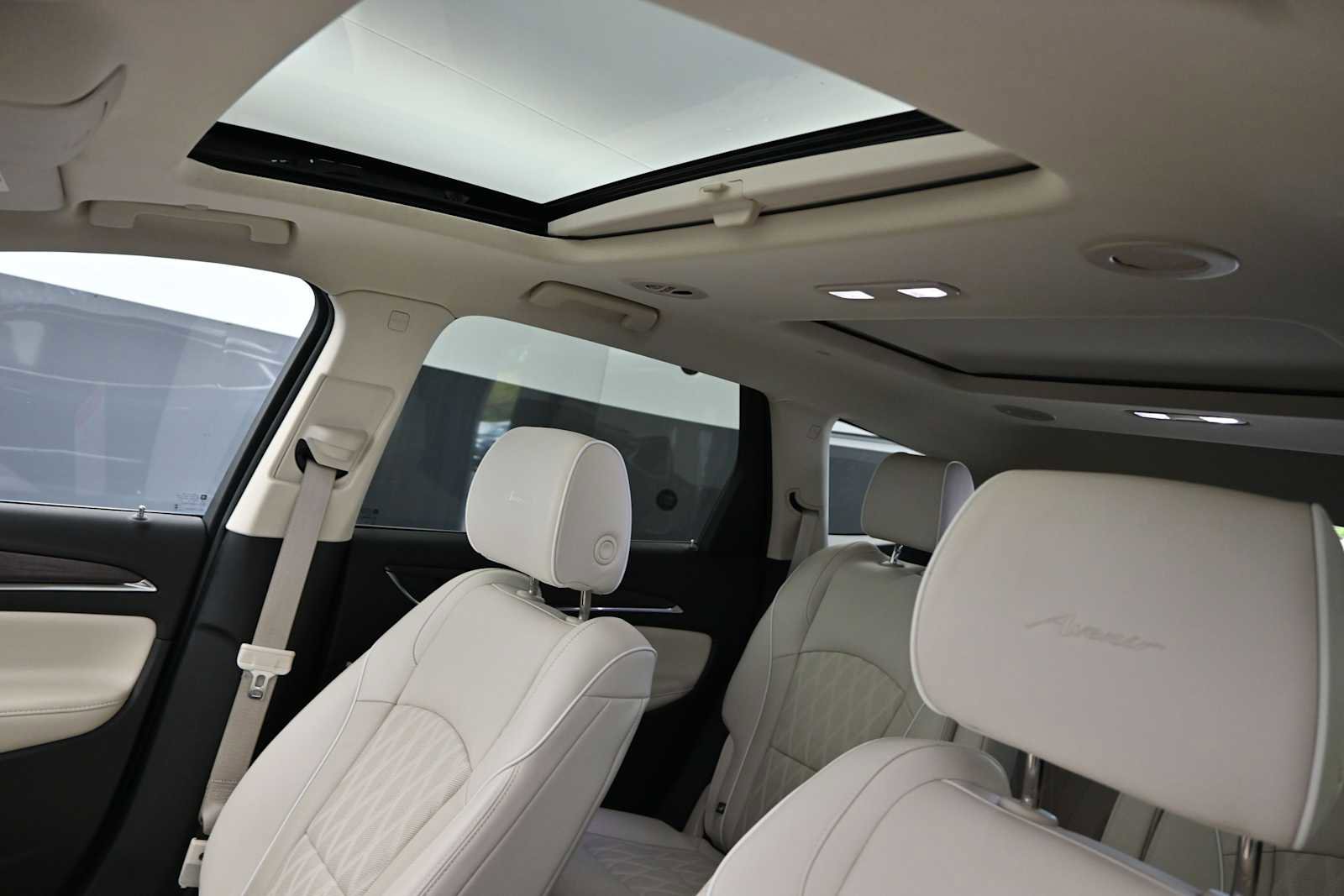 Used 2023 Buick Enclave Avenir w/ Avenir Technology Package image 22
