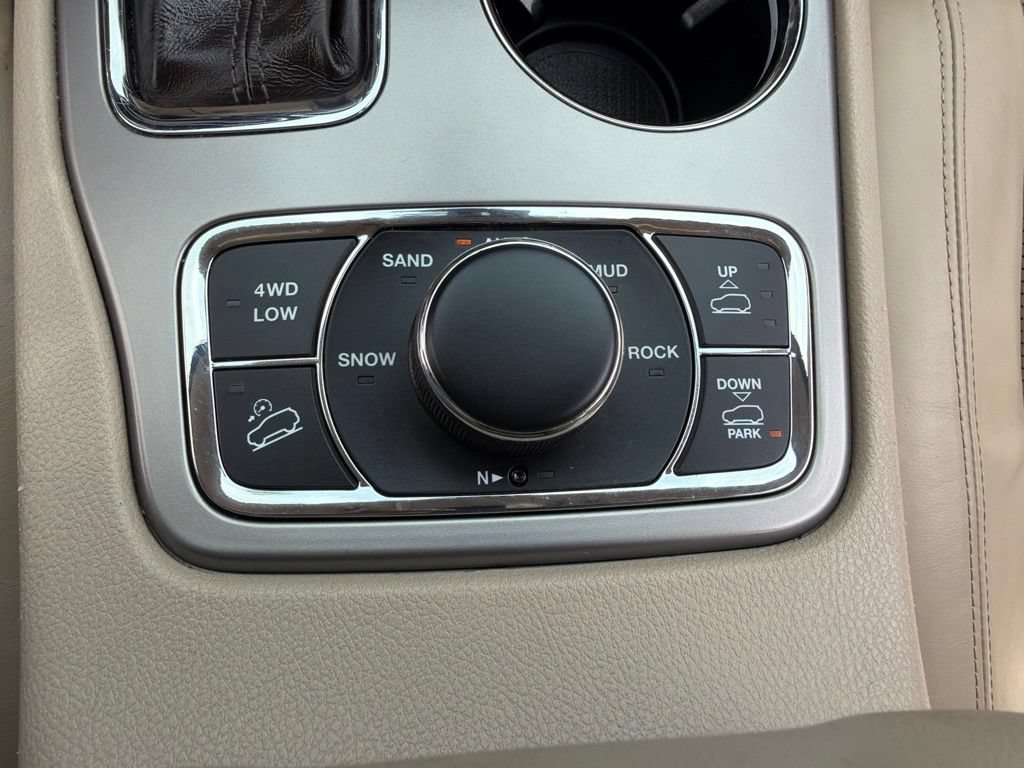 Used 2021 Jeep Grand Cherokee Overland AWD/4WD image 40