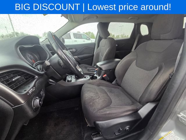 Used 2019 Jeep Cherokee Latitude w/ Cold Weather Group AWD/4WD image 26