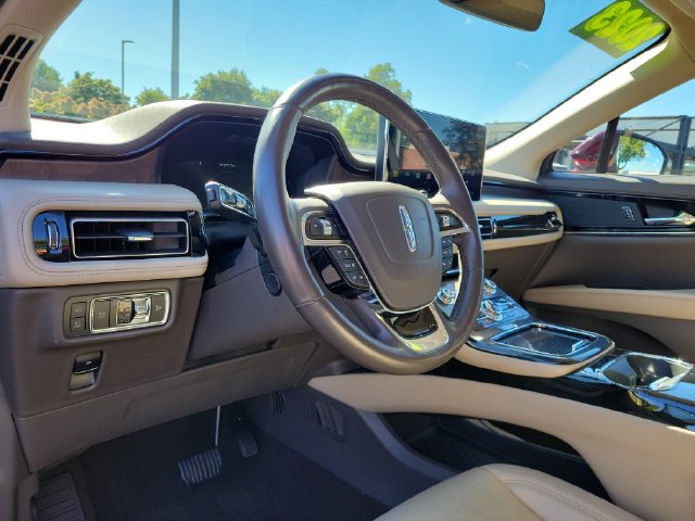 Used 2023 Lincoln Nautilus Reserve AWD/4WD image 6