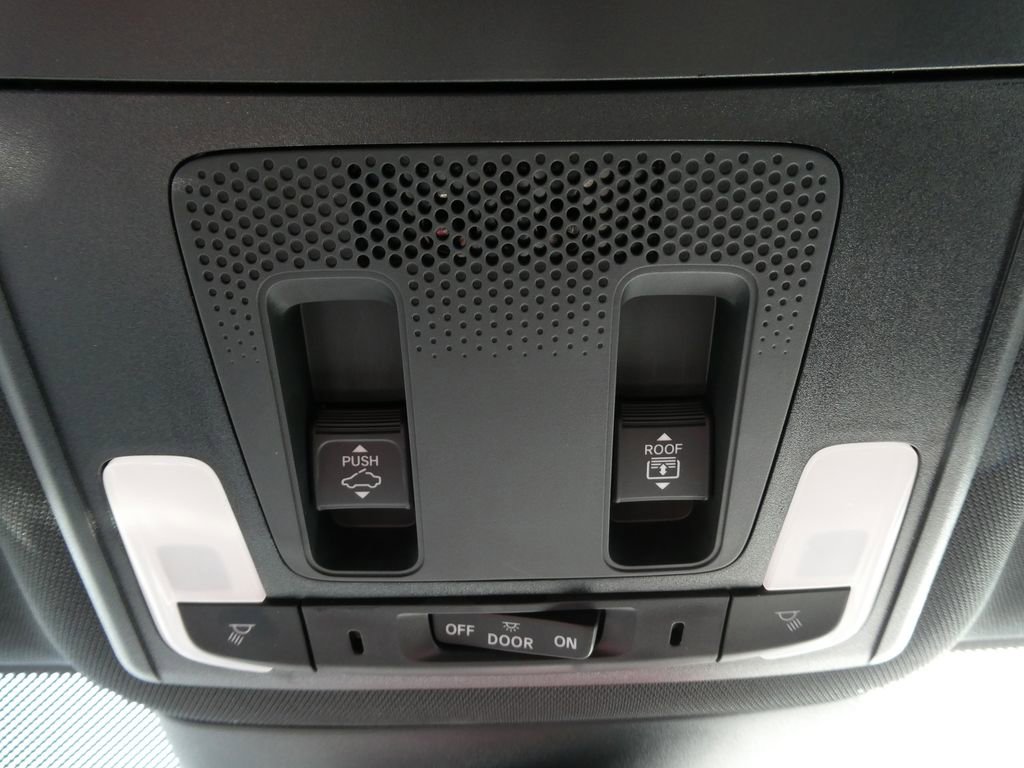Used 2025 Honda Pilot Black Edition image 32