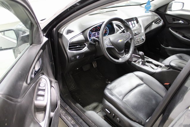 Used 2016 Chevrolet Malibu LT w/ Leather Package image 2
