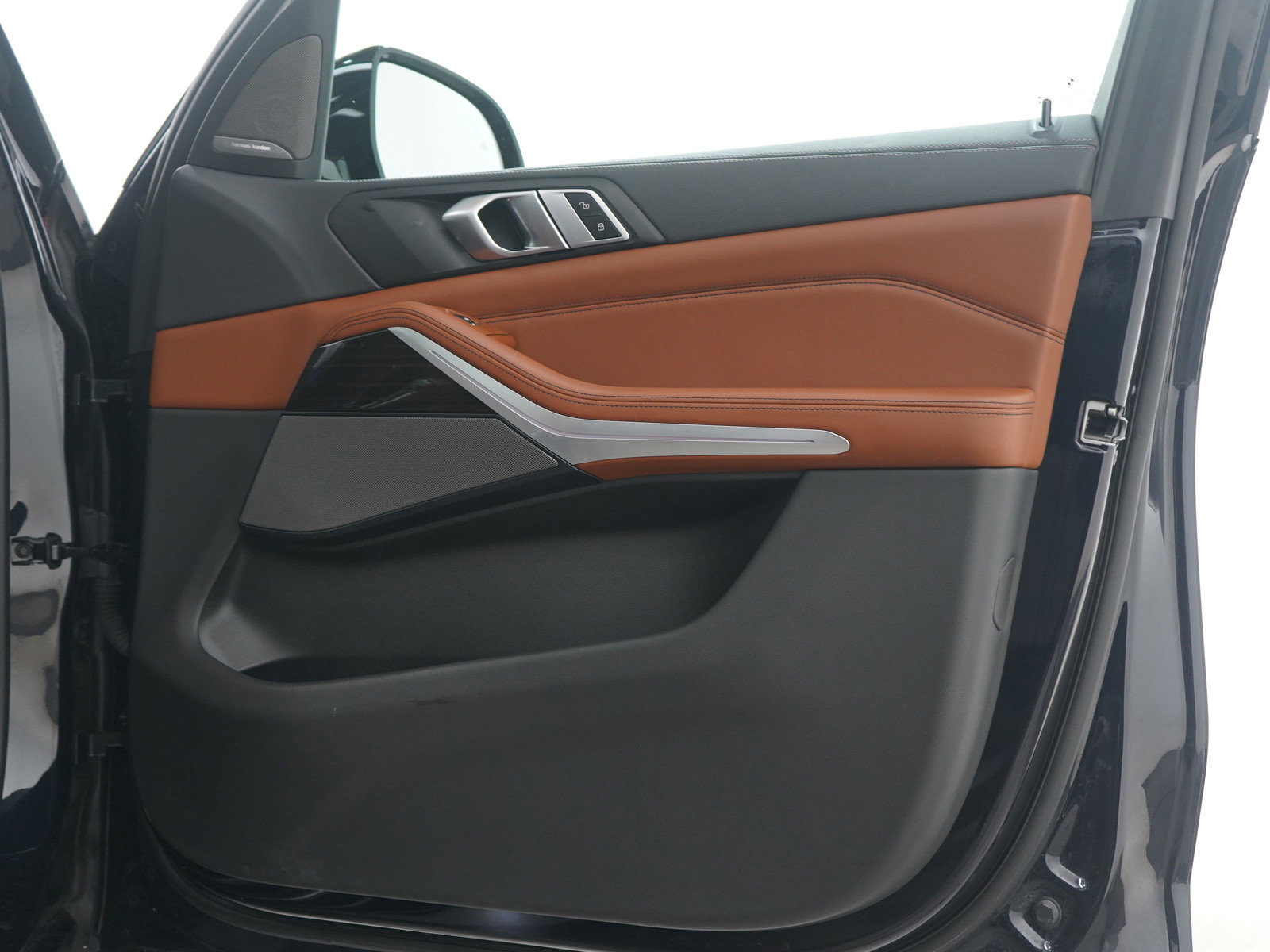 Used 2023 BMW X5 M50i w/ Executive Package image 11