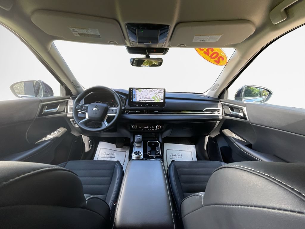 Used 2025 Mitsubishi Outlander SE AWD/4WD image 22