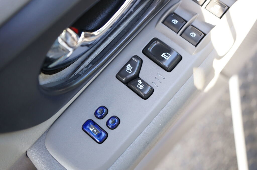 Used 2006 GMC Envoy Denali image 11