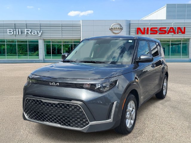 Used 2025 Kia Soul LX w/ LX Technology Package FWD image 2