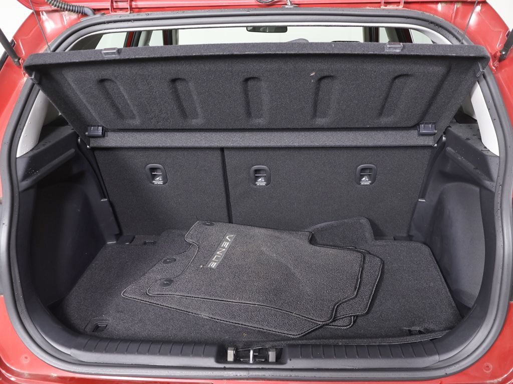 Certified 2024 Hyundai Venue SEL FWD image 15