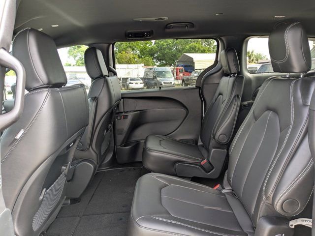 New 2026 Chrysler Pacifica Select FWD image 14