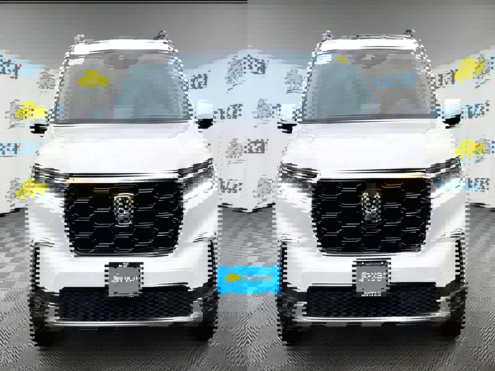 Used 2025 Honda Pilot Touring image 2