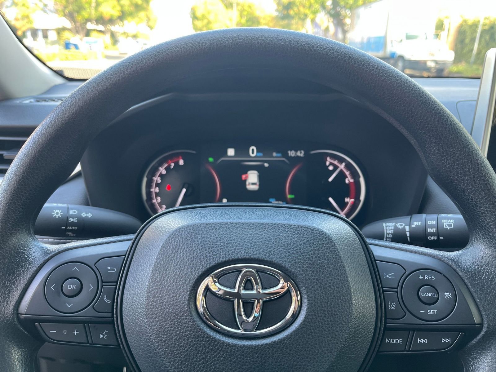 Used 2025 Toyota RAV4 XLE image 27