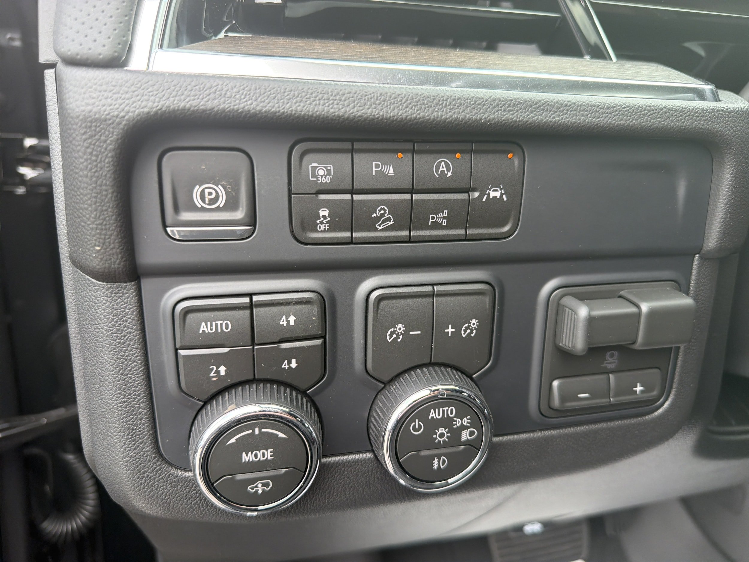 New 2026 Chevrolet Suburban High Country AWD/4WD image 17