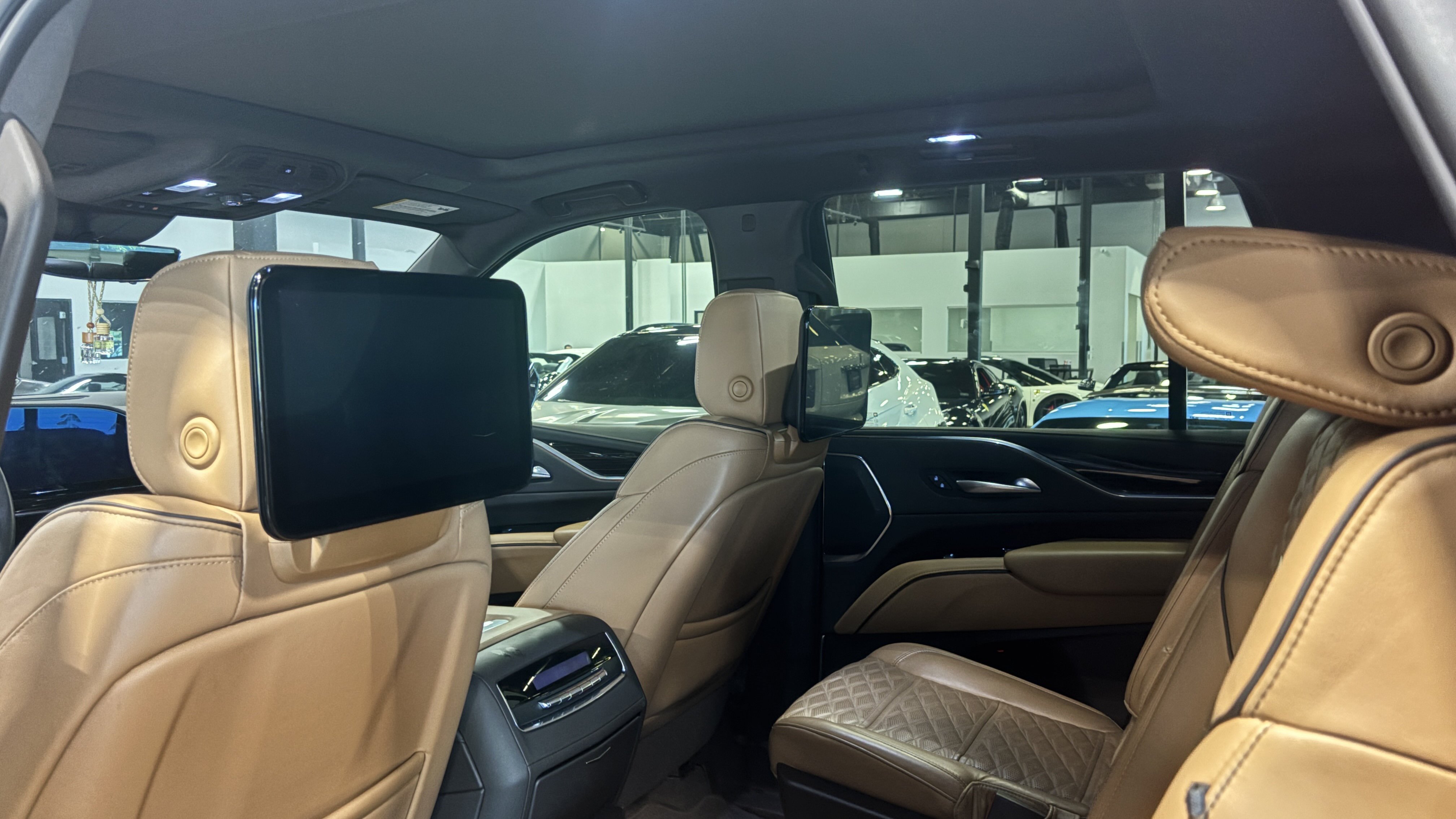 Used 2023 Cadillac Escalade Sport w/ LPO, ONYX Package AWD/4WD image 6