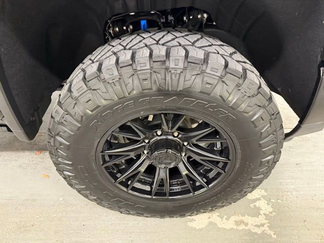 Used 2025 Chevrolet Silverado 2500 ZR2 w/ Technology Package image 4