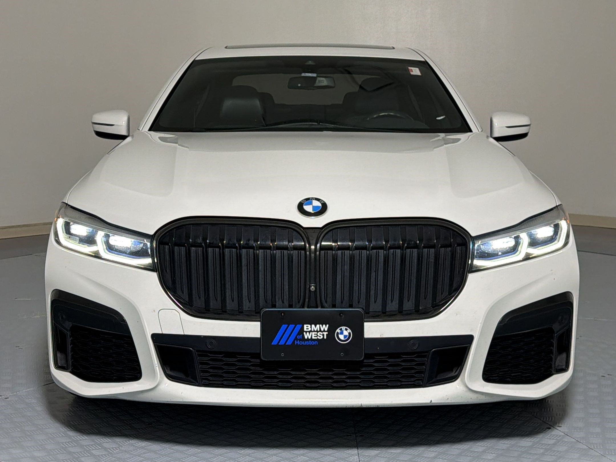 Used 2020 BMW 740i xDrive w/ M Sport Package AWD/4WD image 8