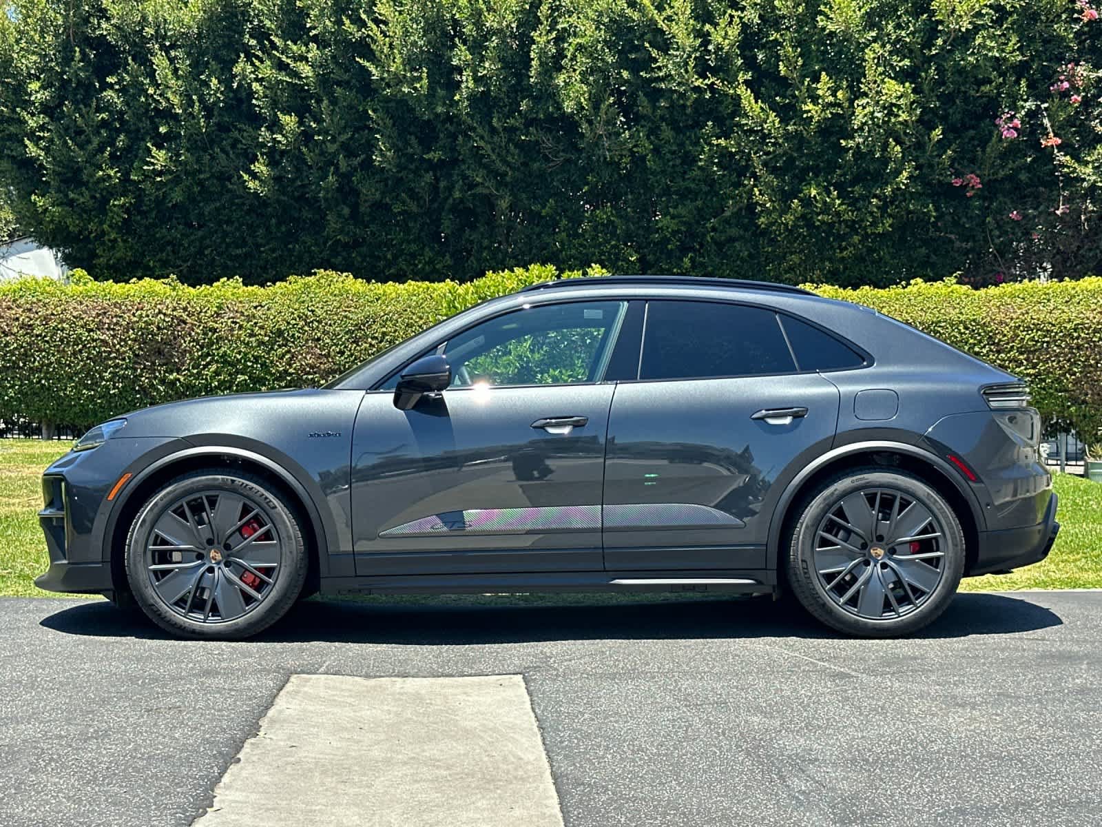 New 2026 Porsche Macan GTS Electric AWD/4WD image 2
