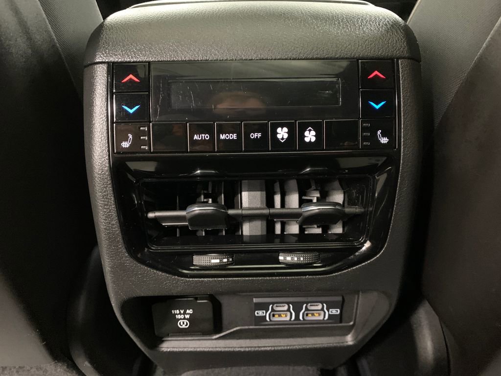 Used 2023 Jeep Grand Cherokee L Summit w/ Luxury Tech Group V AWD/4WD image 21