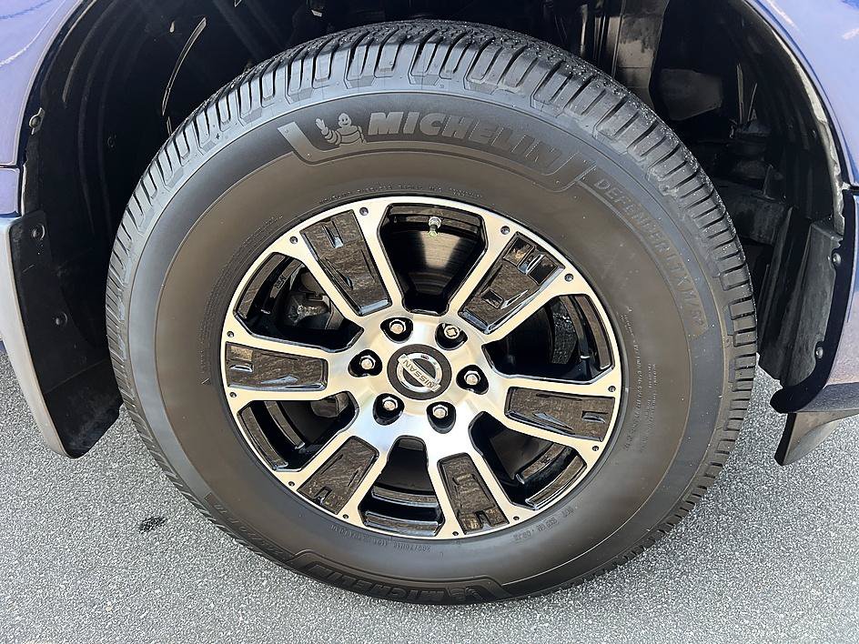 Used 2020 Nissan Titan SV w/ SV Convenience Package RWD image 12