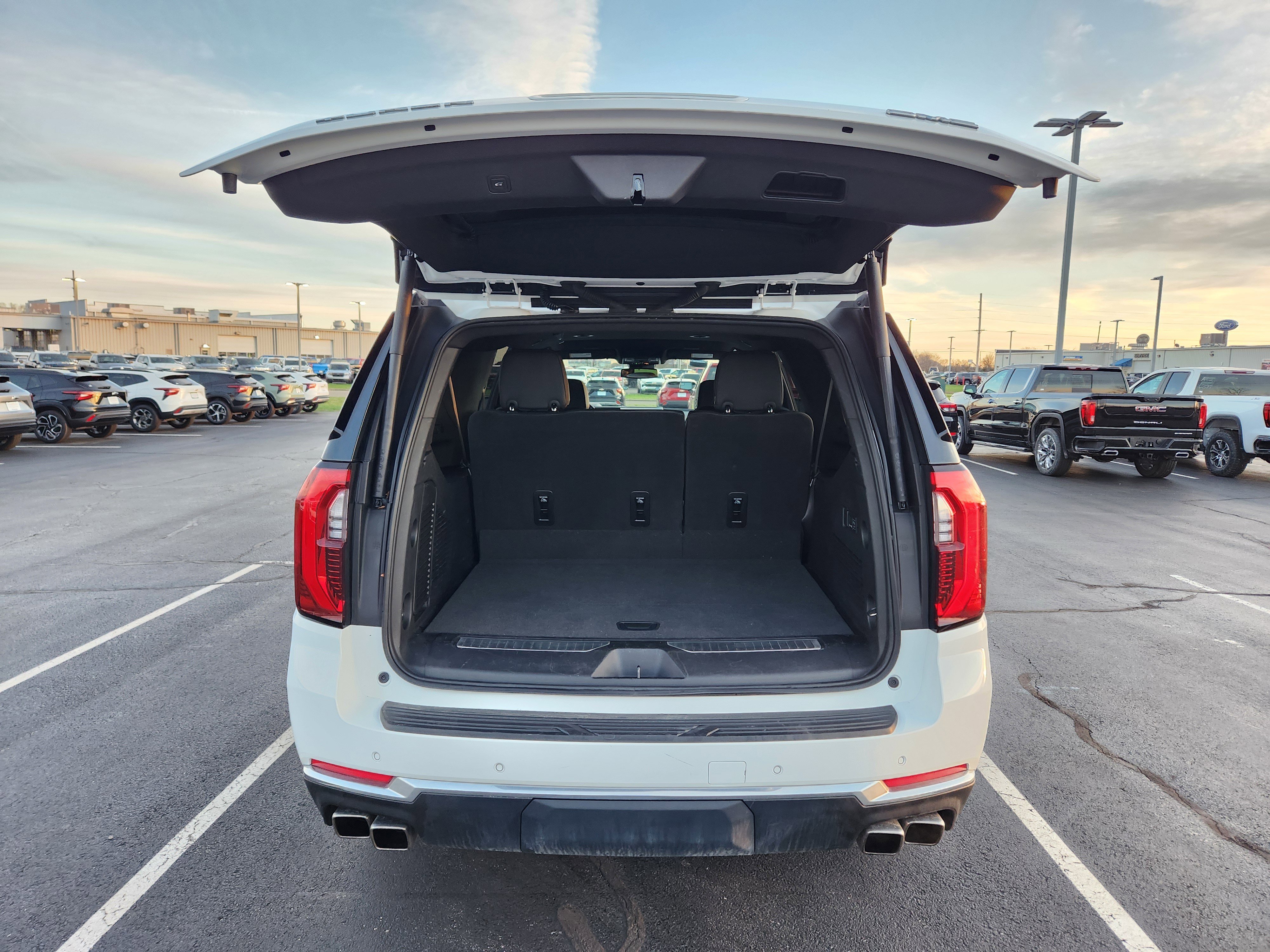 Used 2025 GMC Yukon XL Denali image 10