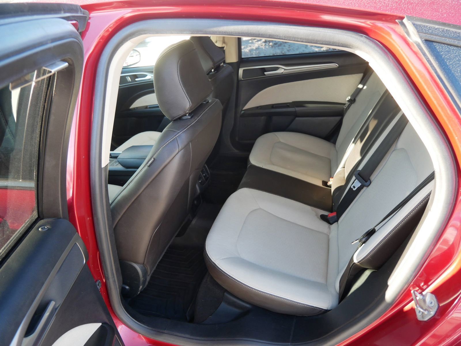 Used 2020 Ford Fusion SE w/ Equipment Group 151A image 10