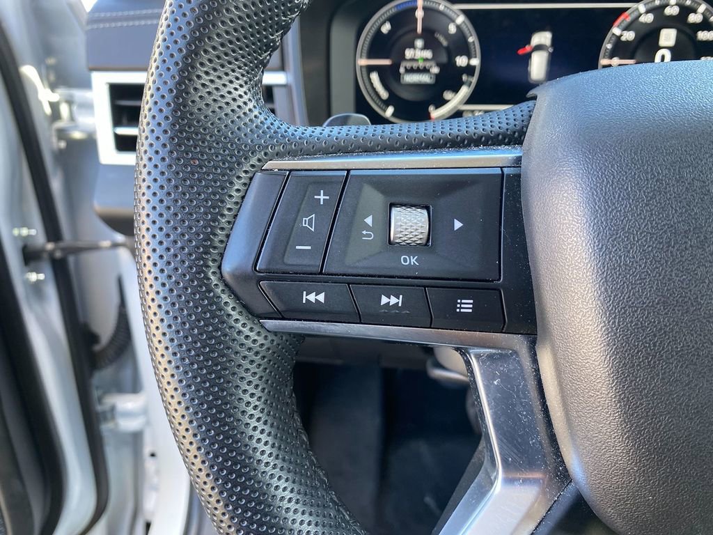 Used 2023 Mitsubishi Outlander SE image 16