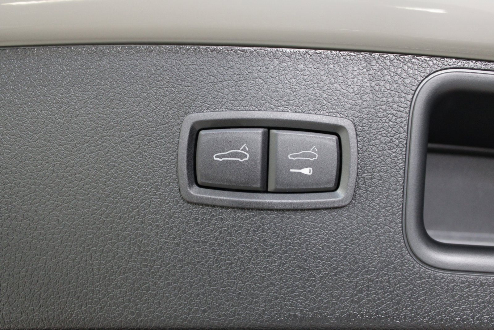 New 2026 Porsche Macan Turbo image 18